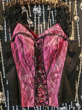 NWT TRIPP X Torrid Pink Lace & Black corset size 3/22-24W Vintage Torrid! RARE!!